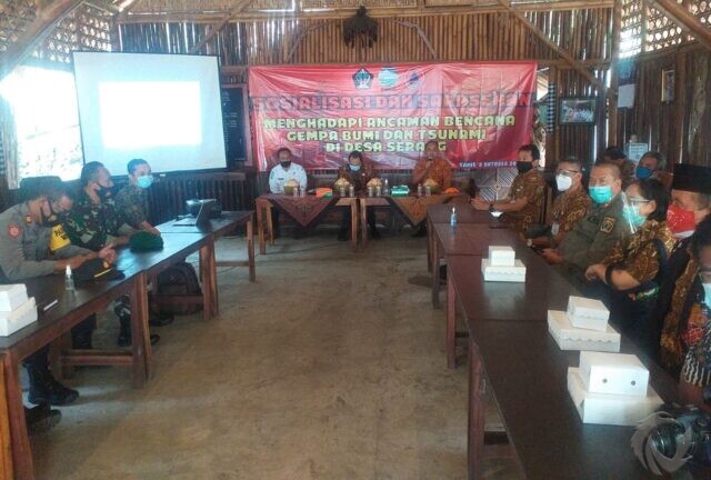 Pjs Bupati Blitar Sosialisasi Bencana Alam dan Tsunami di Pantai Serang