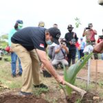 Gerakan Penghijauan, Pjs Bupati Blitar Tanam Pohon di Gondomayit