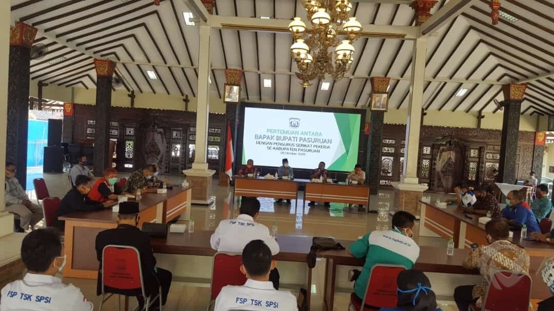 Massa Buruh Datangi Pendopo Kabupaten Pasuruan, Tolak UU Omnibus Law Ciptaker