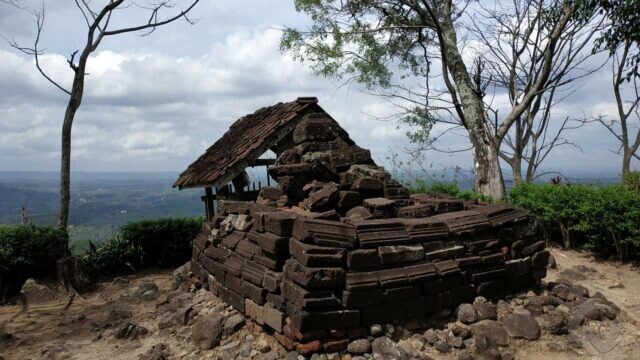 Candi Selotumpuk Blitar, Peninggalan Majapahit di Puncak Gunung Batok
