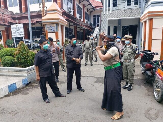 Demo Tunggal Melawan Arus, Ketua LSM Gempur di Situbondo Dukung UU Ciptaker