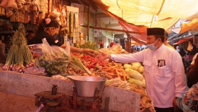 Haji Hendy Cabup Jember, Pasar Tradisional Akan Dijadikan Pusat Belanja Rakyat