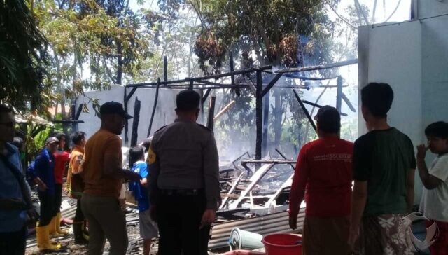 Ditinggal Kerja Jadi Juru Parkir, Rumah Lansia di Situbondo Hangus Terbakar