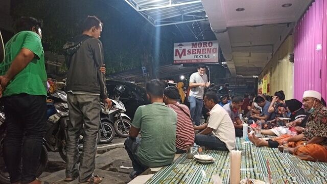 Di Tengah Pandemi, Warga Surabaya Tetap Bisa Menikmati Kuliner Malam