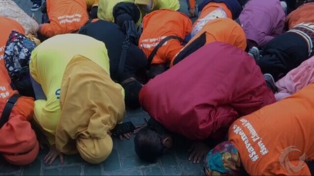 Empat Terdakwa MeMiles di Surabaya Divonis Bebas, Ratusan Member Sujud Syukur