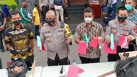 Polisi Tetapkan 14 Tersangka dalam Aksi Tolak UU Ciptaker di Grahadi Surabaya