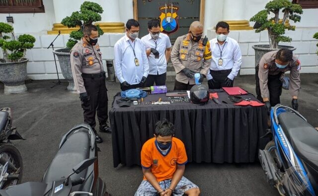 Polisi Surabaya Tembak Mati Pelaku Curanmor, Satu Lainnya Ditembak Kakinya