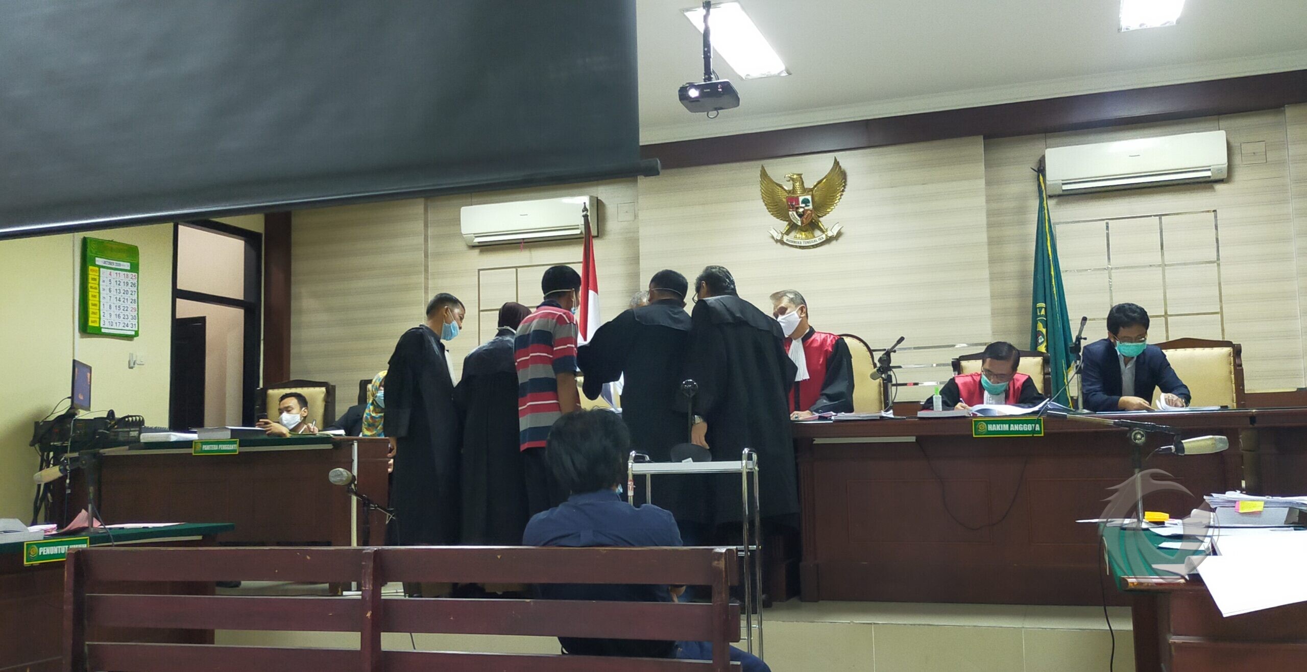 Jaksa dan penasehat hukum bersitegang saat sidang dugaan korupsi TKD Kolpajung Pamekasan di Pengadilan Tipikor Surabaya di Jalan Juanda Sidoarjo, Selasa (20/10/2020).