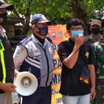 Tak Bermasker dan Tanpa Identitas, Pria di Jombang Ini Dihukum Lantunkan Indonesia Raya