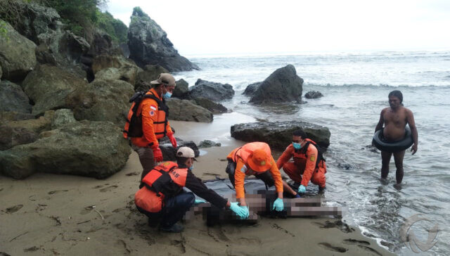 Dua Remaja Tenggelam di Pantai Badug Banyuwangi Ditemukan Tak bernyawa