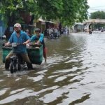 Banjir Menggenangi Jalur Pantura di Viaduk Gempol Pasuruan