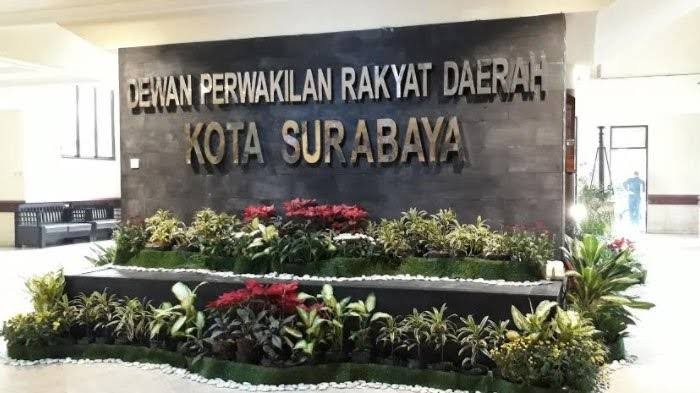 Gedung DPRD Kota Surabaya. (Infosurabaya)