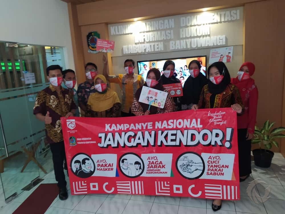 Peringati HKN Ke-56 Dinkes Banyuwangi Bagi-bagi Masker dan Kampanye 3M