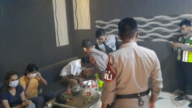 SPG Asal Gresik Terjaring Razia Saat Layani Dua Pria di Kafe Sumenep