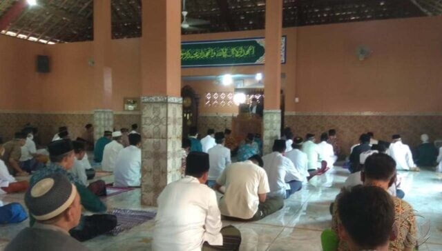 Jumatan di Masjid Nganjuk Ini Tetap Terapkan Prokes Ketat