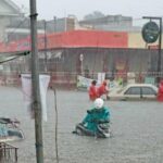 Dua Jam Diguyur Hujan Deras, Sejumlah Jalan Kota Blitar Banjir