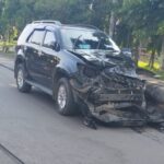 Lima Tiang Listrik di Jatiroto Lumajang Roboh, Timpa Mobil Fortuner dan Sejumlah Warung