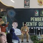 Sembari Serahkan Insentif Guru Ngaji, Bupati Banyuwangi Kampanye 3M