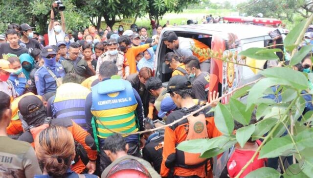 Korban Tenggelam di Sidoarjo Berhasil Ditemukan, Ternyata Kakinya Menancap Lumpur