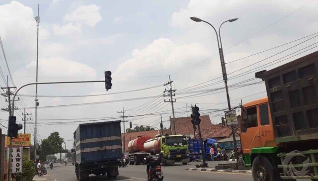 Traffic Light di Trowulan Mojokerto Rusak, Lalu Lintas Jadi Ruwet