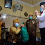 Peringati Hari Pahlawan, Pj Bupati Sidoarjo Besuk Veteran