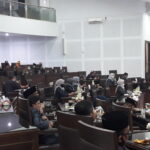 Main HP saat Rapat Paripurna, Ketua DPRD Kota Malang Semprot OPD