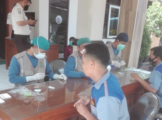 Rapid Test Karyawan Dispenda Jatim Wilayah Tulungagung, 2 Reaktif