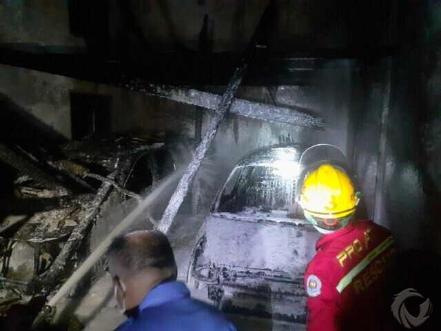 Bangunan Bekas Usaha Mebel di Mojokerto Terbakar, Innova dan Honda Jazz Hangus