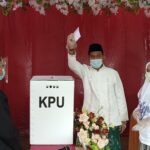 Cabup Fauzi Jadi Pemilih Pertama Pilkada Sumenep di Torbang