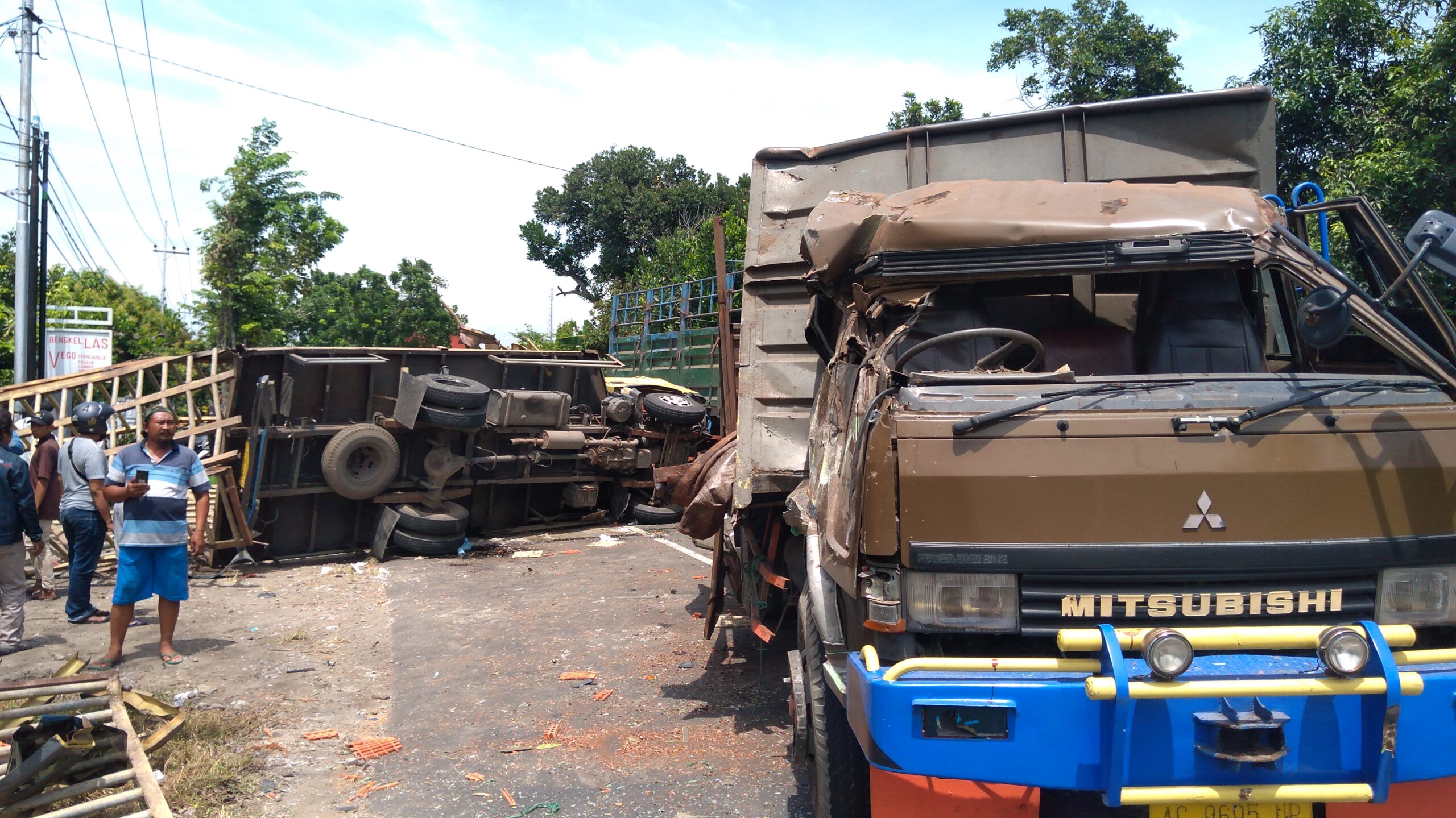 Truk yang terlibat kecelakaan di Jalan raya Pulorejo Ngoro, Jombang, Selasa (22/12/2020).