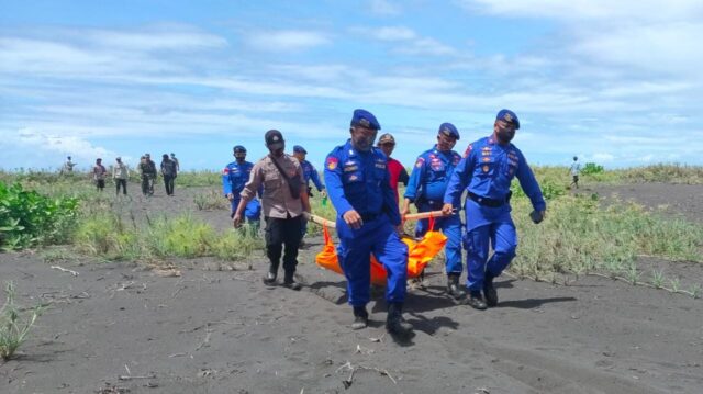 Mayat Pria Bertato Ditemukan Membusuk Terlentang di Pantai Talangsari Jember