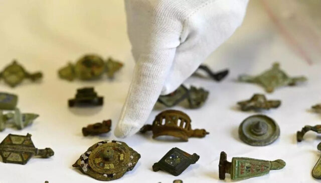 Penimbun Harta Karun Berupa  27.000 Artefak Tertangkap