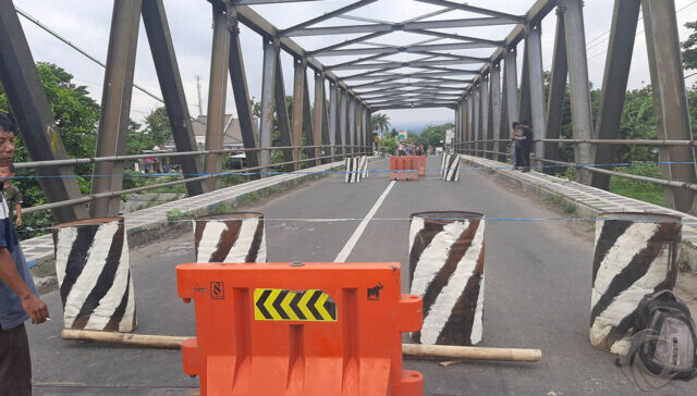 Jembatan Ambles di Tulungagung, Hanya Roda Dua yang Diizinkan Melintas