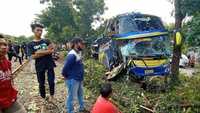 Bus Alami Kecelakaan di Probolinggo, Satu Pemotor Tewas