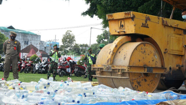 Polisi Musnahkan 2.500 Botol Miras Hasil Razia Pengamanan Pilkada