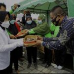 Dongkrak Ekonomi Warga Pesisir, Risma Resmikan TPI di Tambak Osowilangun Surabaya