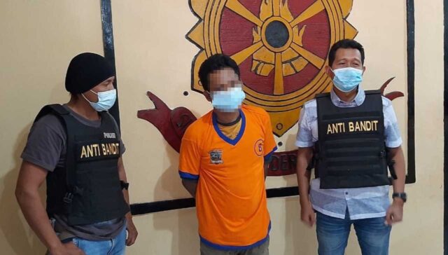 Terekam CCTV Mencuri Susu di Swalayan, Kuli Angkut di Surabaya Tertangkap