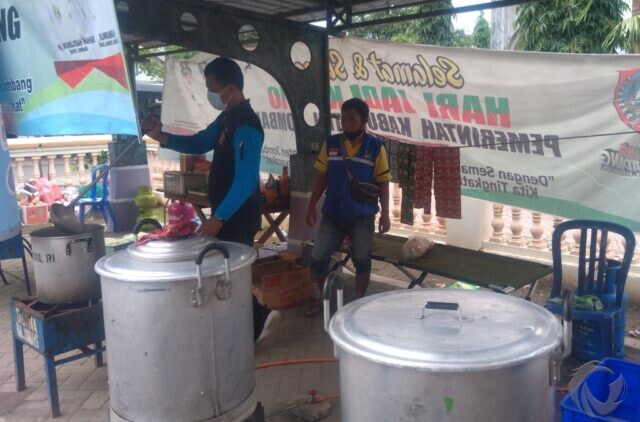 1.800 Nasi Bungkus Disiapkan untuk Korban Banjir Jombok, Jombang