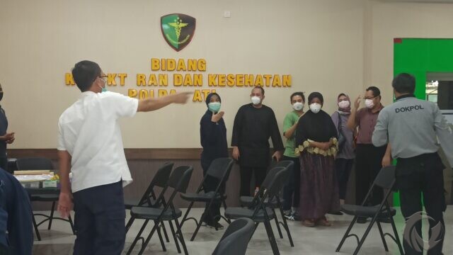 Percepat Identifikasi, Keluarga Extra Crew Pilot Sriwijaya Air SJ 182 Tes DNA di RS Bhayangkara Surabaya