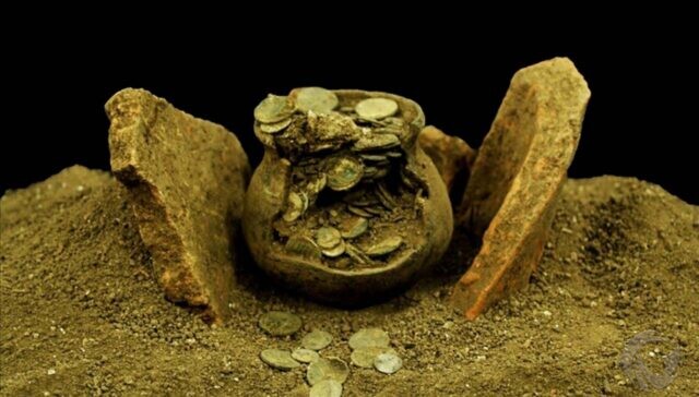 Arkeolog Temukan Ratusan Koin Perak Romawi di Kota Kuno Aizanoi