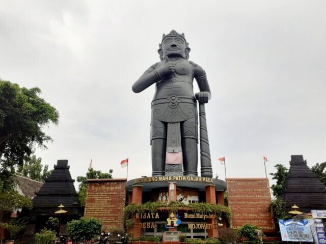 Patung Gajah Mada di Wisata Desa Mojokerto, Amanah Raja-Raja Nusantara