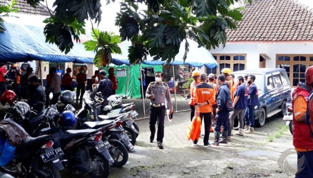 40 Personel Diterjunkan Cari Warga yang Terbawa Arus Sungai Bango Malang