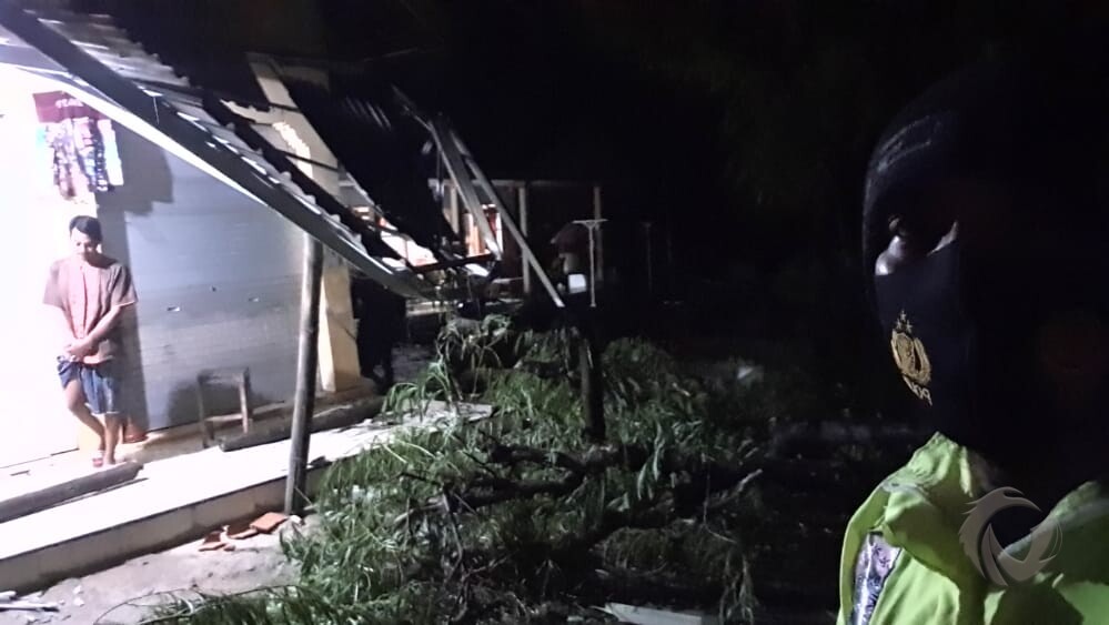 Kondisi sejumlah fasilitas yang rusak di pulau Sapudi Sumenep akibat disapu angin puting beliung.