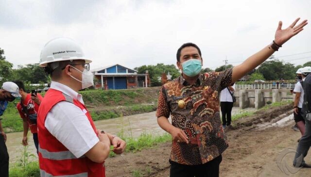 Wabup Jombang Sumrambah Pantau Banjir di Jombok Kesamben