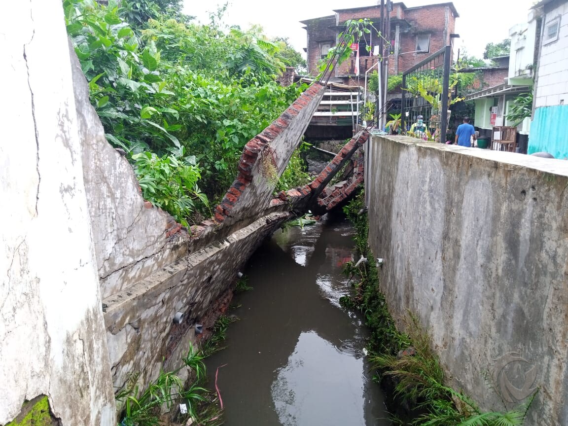 Terkikis Air Hujan, Plengsengan di Kota Malang Ambrol