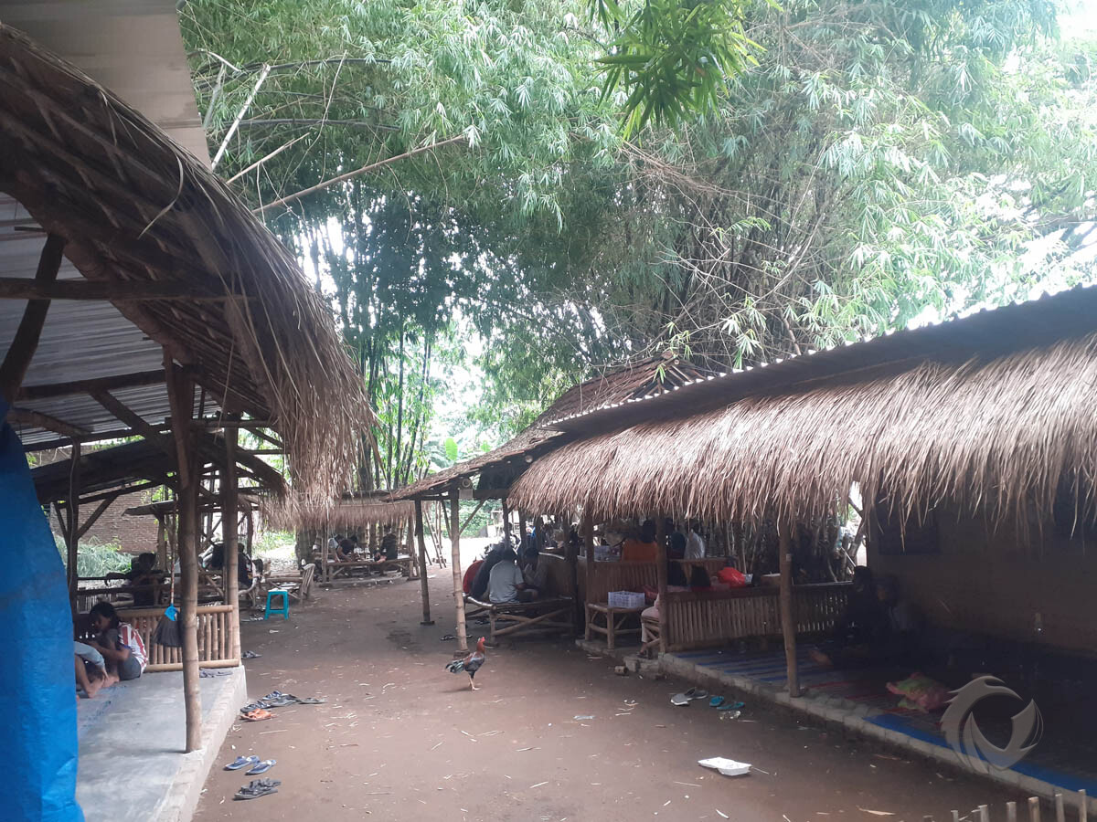 Warkop Barongan di Dusun Kedungpring, Desa Jampirogo, Kecamatan Sooko, Kabupaten Mojokerto.