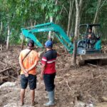 Perbaiki Tanggul Jebol di Jember, BPBD Kerahkan Dua Excavator