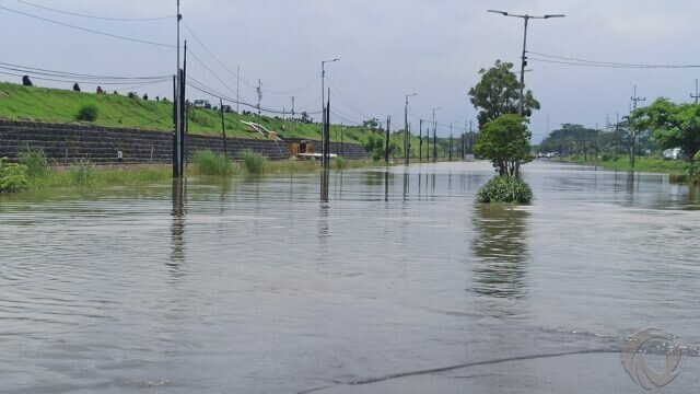 Tergenang Air Hingga 1 Meter, Jalan Raya Porong Sidoarjo Ditutup