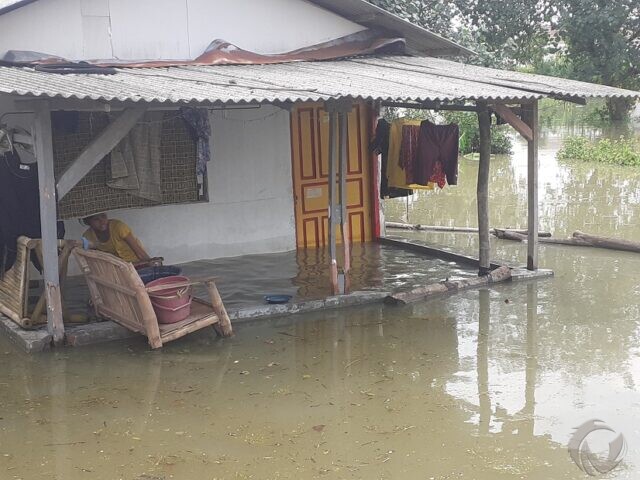 Banjir di Desa Tempuran Mojokerto Dipicu Tumpukan Sampah di Dam Sipon