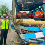 Adu Moncong Bus Vs Pikap, Satu Tewas dan Tujuh Luka